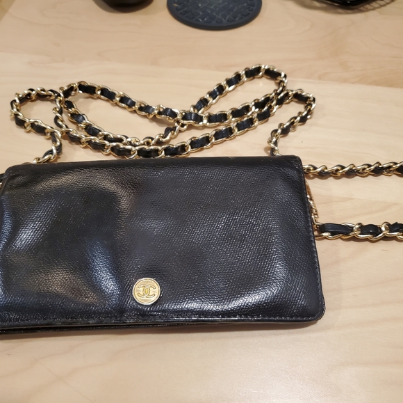 Vintage Chanel wallet with chain